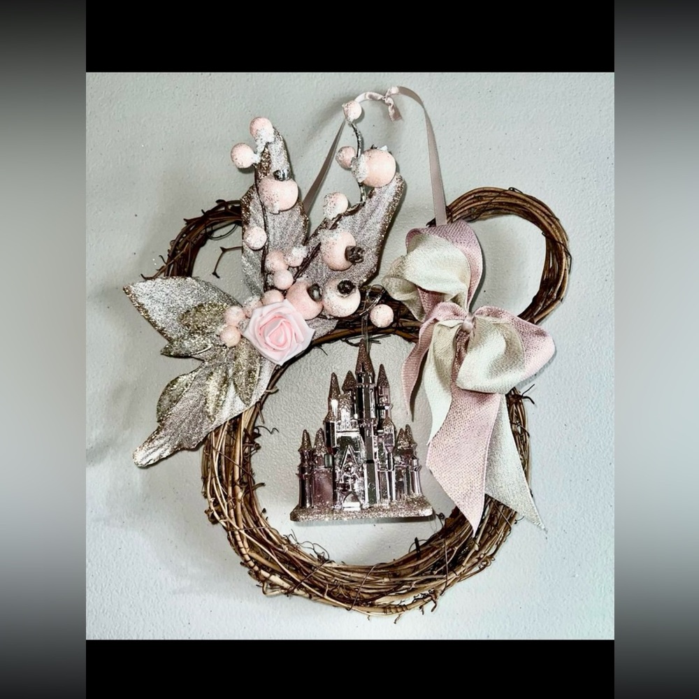 MICKEY MOUSE SHAPED GRAPEVINE WREATH with Castle Ornament - rosegold, ivory by